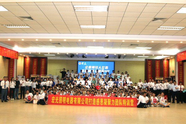 凝聚團(tuán)隊(duì)風(fēng)采，綻放青春活力